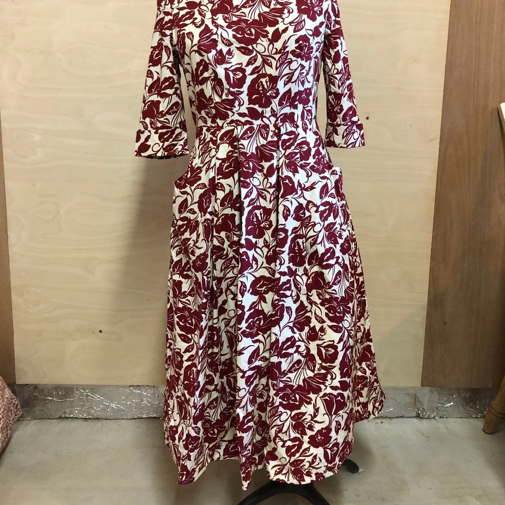 Women's Red and White Dress With Pockets - Picture 6 of 8